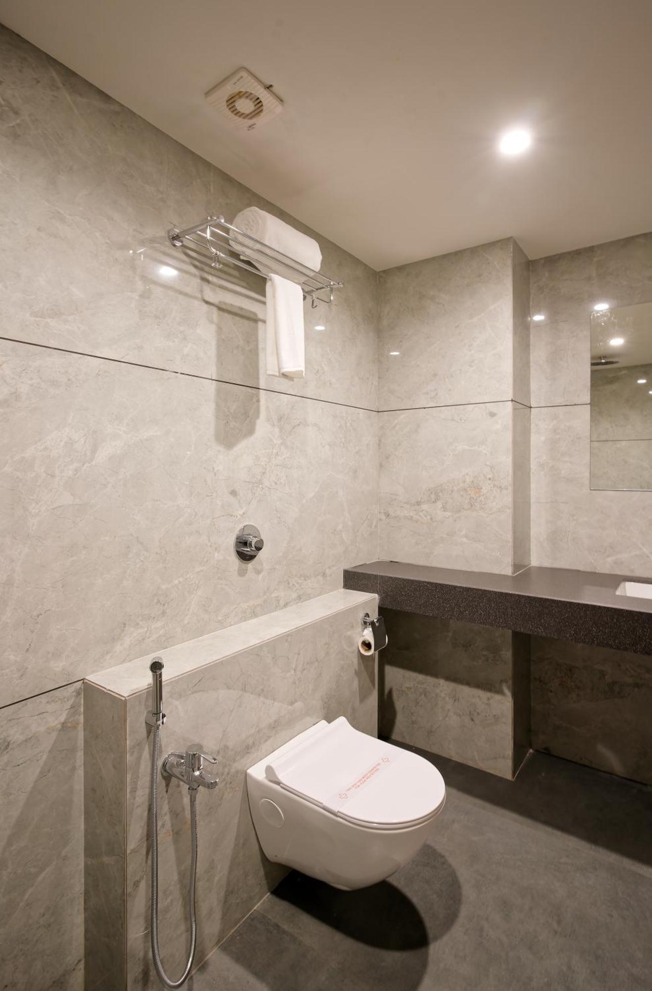 Plenteous Inn Ahmedabad Exterior photo