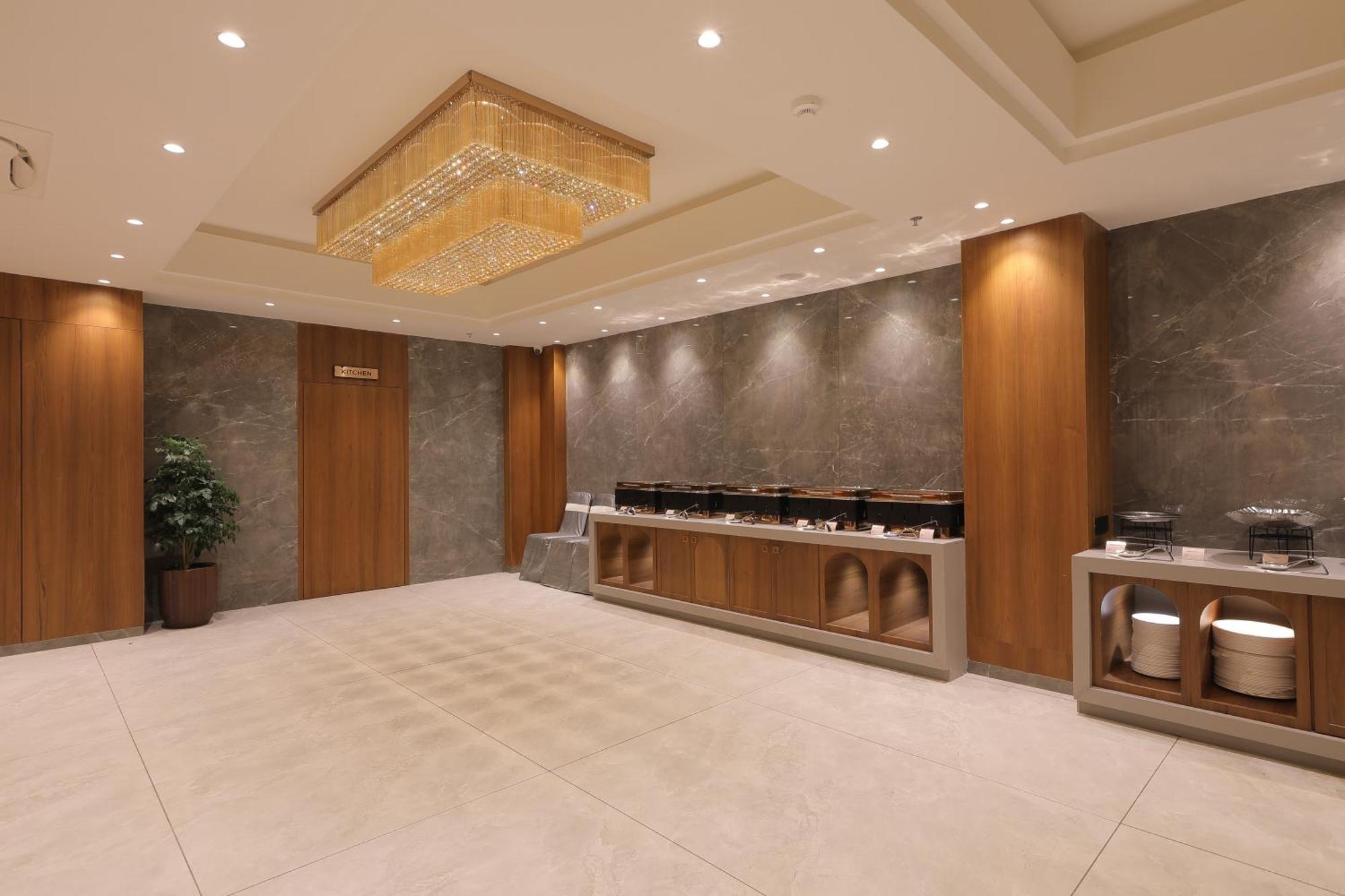 Plenteous Inn Ahmedabad Exterior photo
